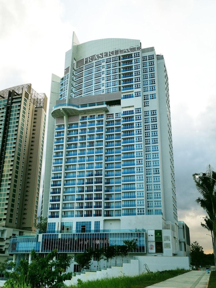 เฟรเซอร์ เพลซ ปูเตรี ฮาร์เบอร์ Hotel นุสาจายา ภายนอก รูปภาพ The hotel in 2015