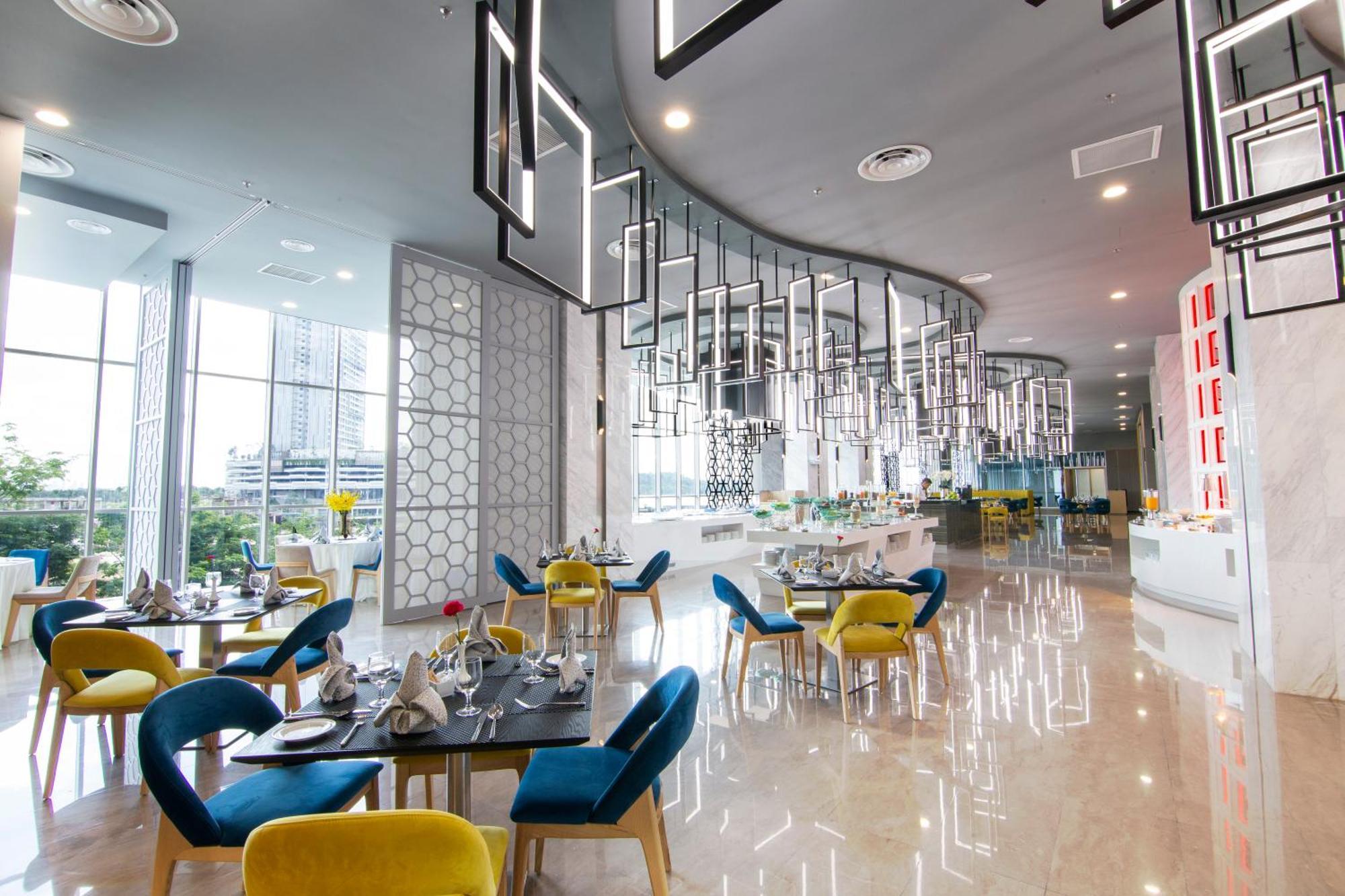 เฟรเซอร์ เพลซ ปูเตรี ฮาร์เบอร์ Hotel นุสาจายา ภายนอก รูปภาพ The restaurant