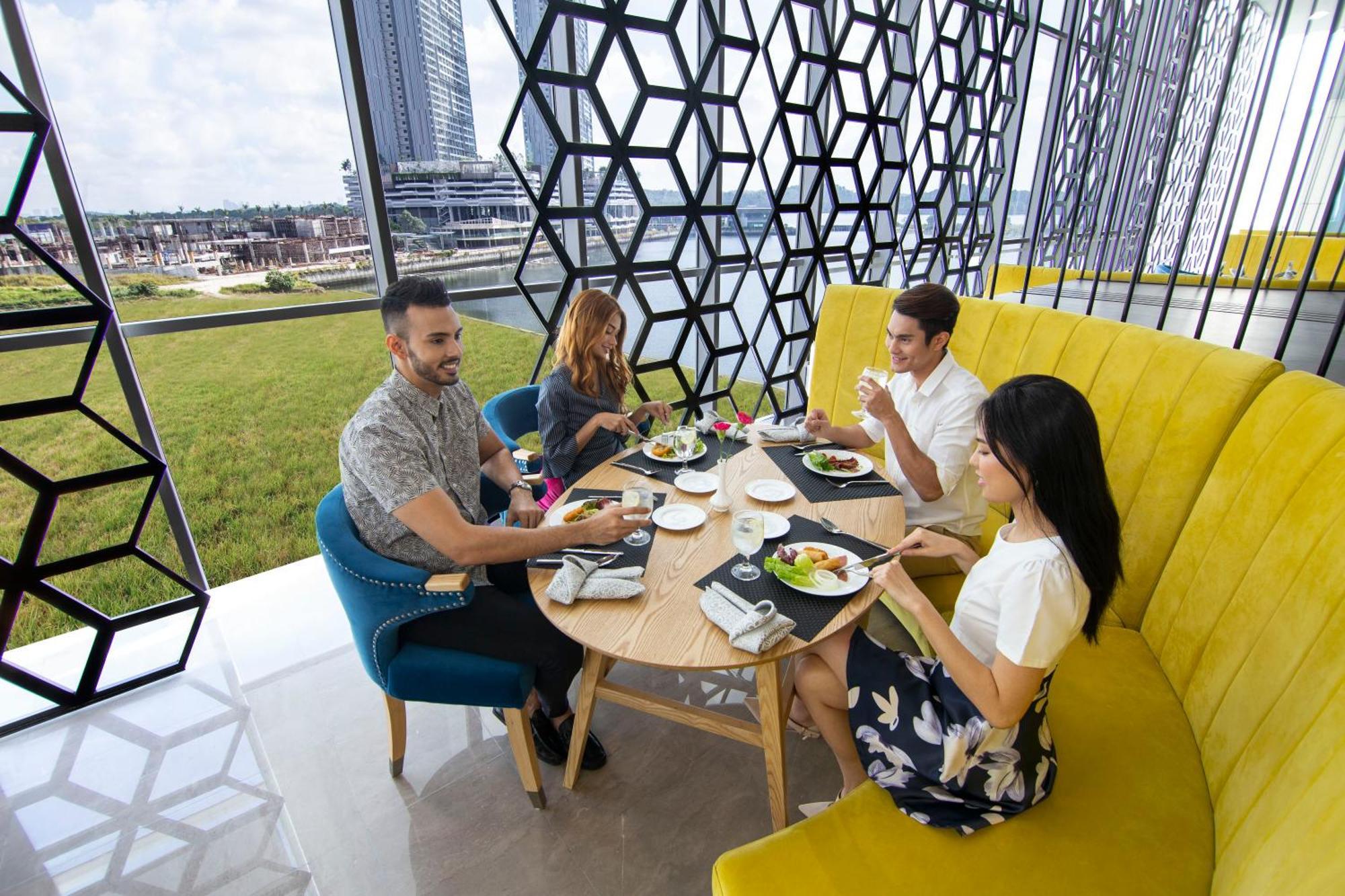 เฟรเซอร์ เพลซ ปูเตรี ฮาร์เบอร์ Hotel นุสาจายา ภายนอก รูปภาพ Sky Bar