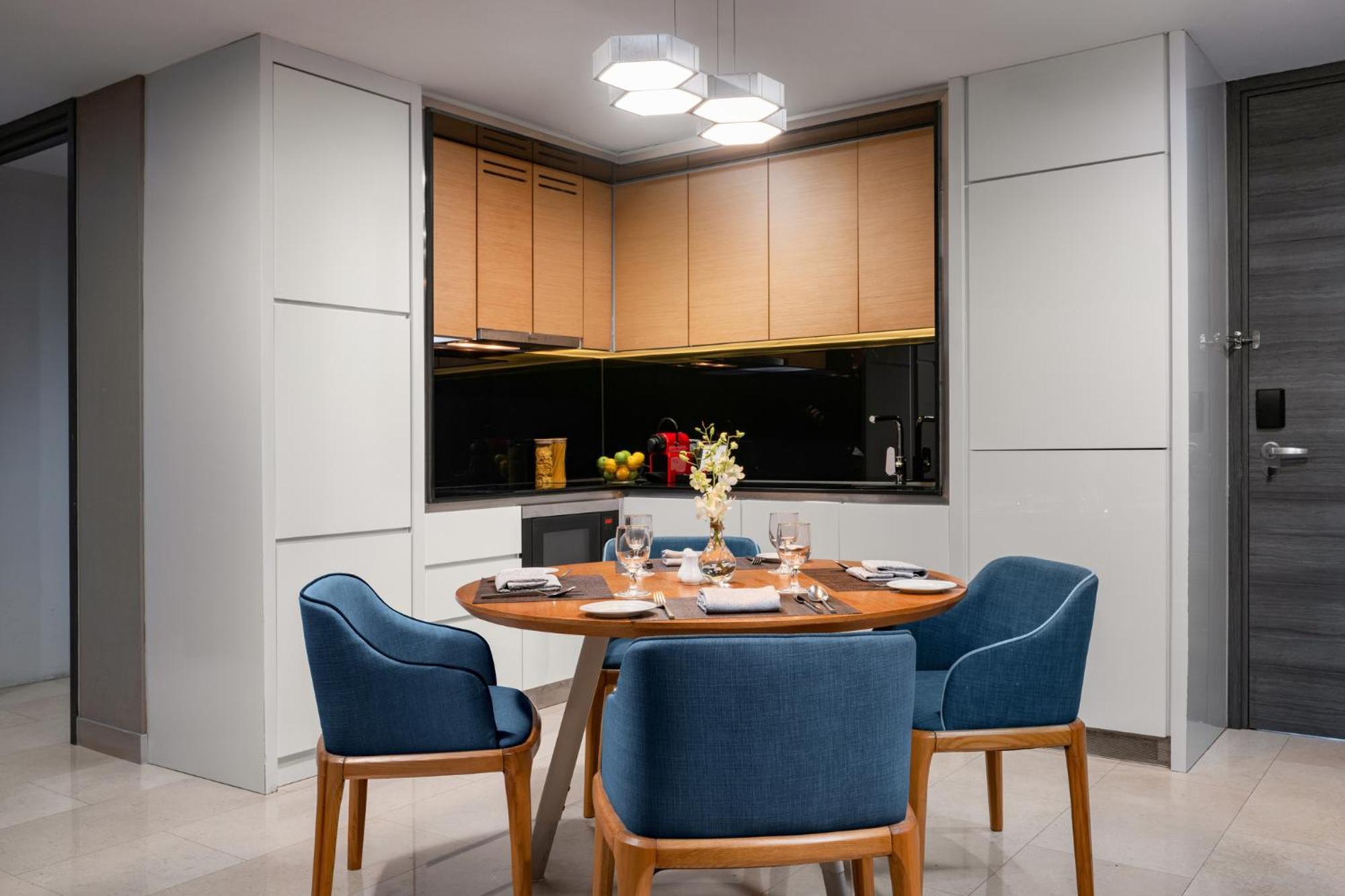 เฟรเซอร์ เพลซ ปูเตรี ฮาร์เบอร์ Hotel นุสาจายา ภายนอก รูปภาพ A modern kitchen