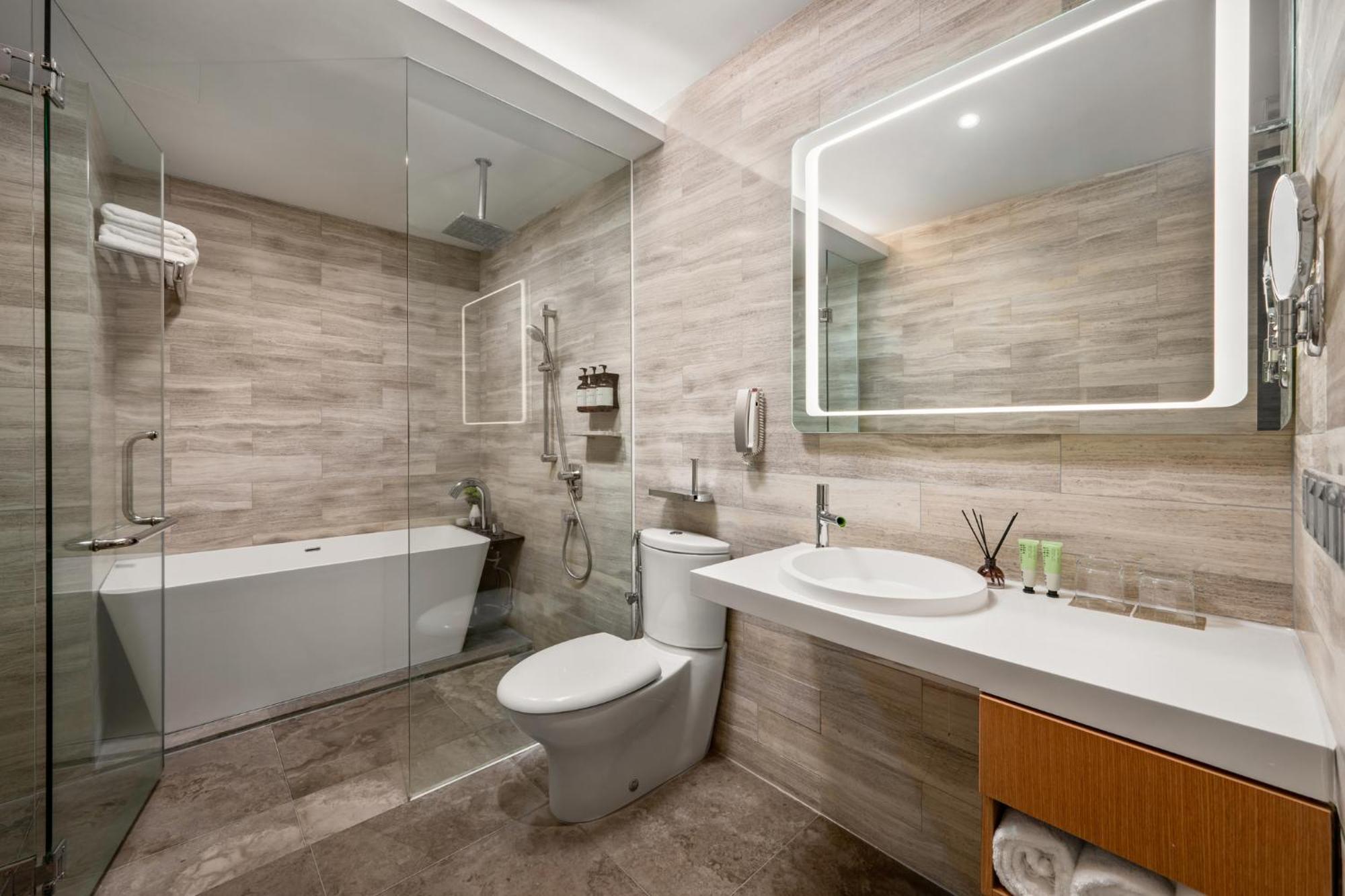 เฟรเซอร์ เพลซ ปูเตรี ฮาร์เบอร์ Hotel นุสาจายา ภายนอก รูปภาพ Bathroom