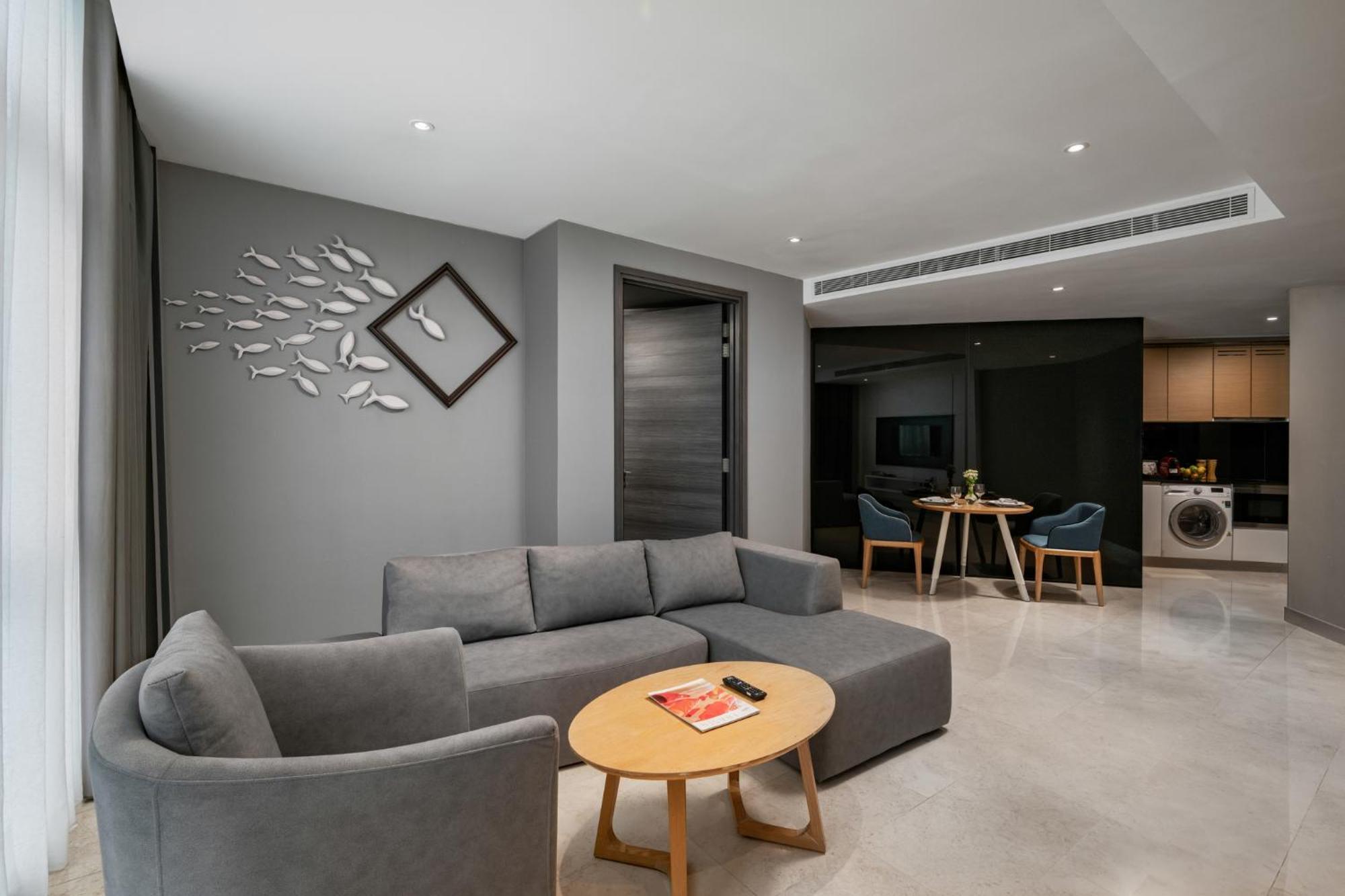 เฟรเซอร์ เพลซ ปูเตรี ฮาร์เบอร์ Hotel นุสาจายา ภายนอก รูปภาพ A living room in a serviced apartment in Singapore
