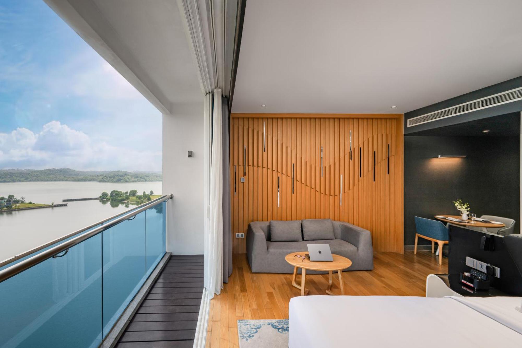 เฟรเซอร์ เพลซ ปูเตรี ฮาร์เบอร์ Hotel นุสาจายา ภายนอก รูปภาพ A suite at the hotel