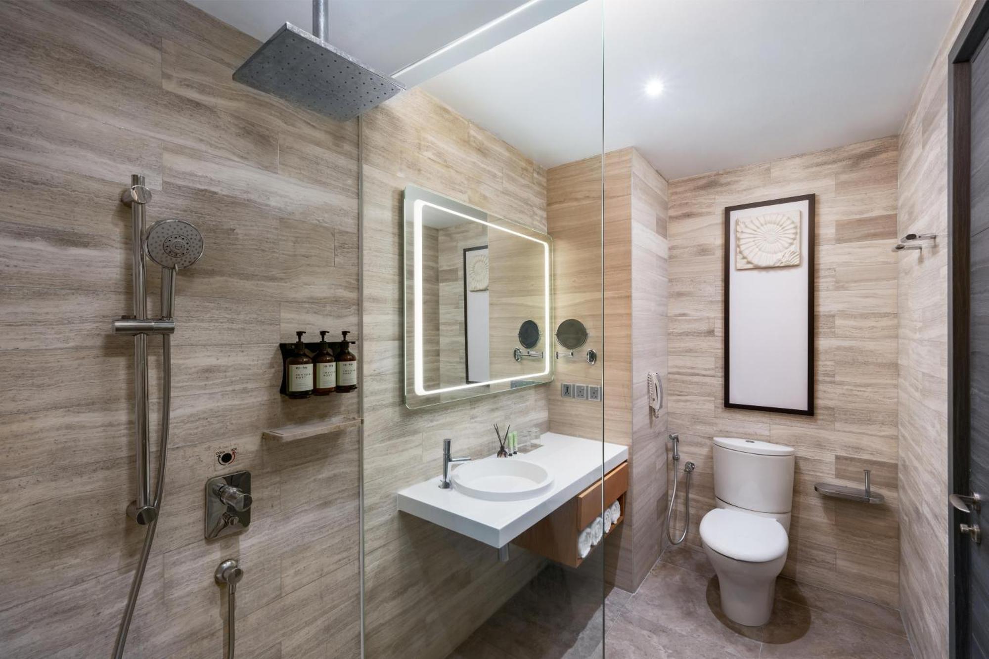 เฟรเซอร์ เพลซ ปูเตรี ฮาร์เบอร์ Hotel นุสาจายา ภายนอก รูปภาพ Bathroom