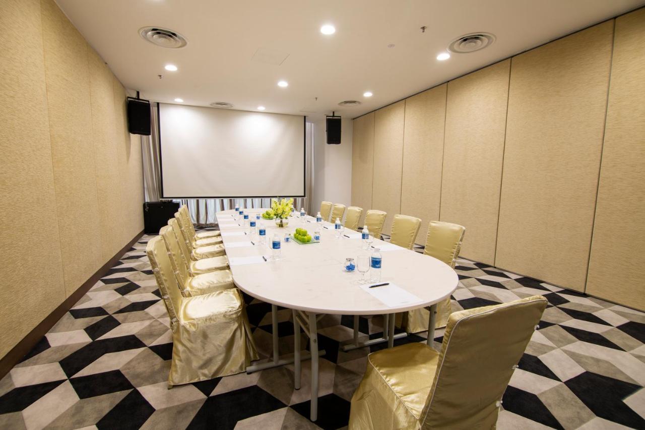 เฟรเซอร์ เพลซ ปูเตรี ฮาร์เบอร์ Hotel นุสาจายา ภายนอก รูปภาพ Meeting room