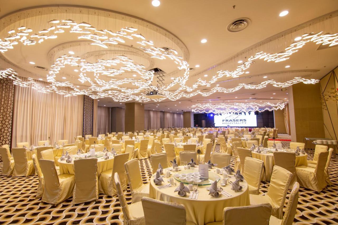 เฟรเซอร์ เพลซ ปูเตรี ฮาร์เบอร์ Hotel นุสาจายา ภายนอก รูปภาพ The ballroom of the hotel