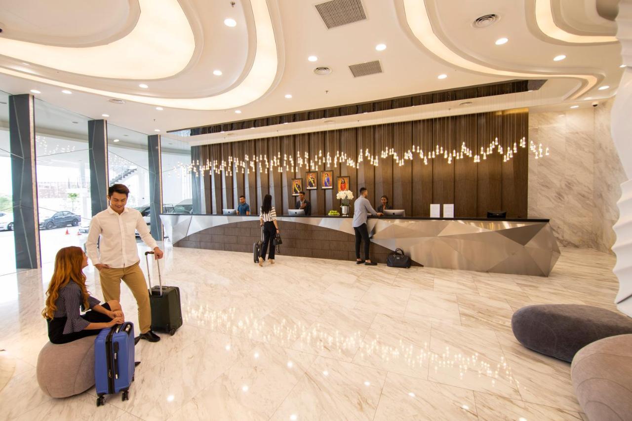 เฟรเซอร์ เพลซ ปูเตรี ฮาร์เบอร์ Hotel นุสาจายา ภายนอก รูปภาพ Lobby